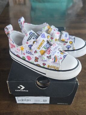 Converse Size 8 Toddler Kids Low Top Sneakers - White with Multicolor Icons